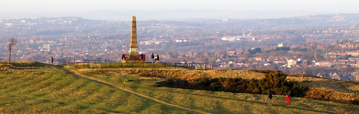 A photo of the cenotaph with Hyde in the background.